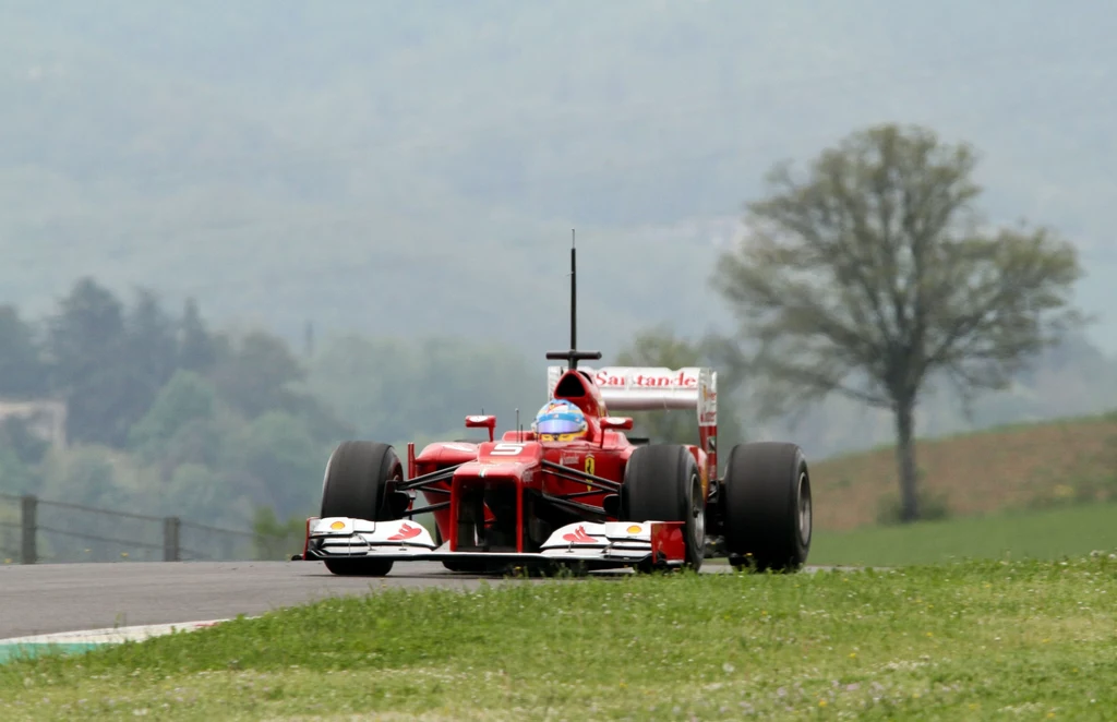 Fernando Alonso na torze Mugello tuż przed kraksą