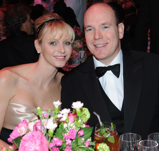 Uśmiech na pokaz? Wielu jest przekonanych, że małżeństwo Charlene i Alberta to wyłącznie gra pozorów. Uśmiech na pokaz? Wielu jest przekonanych, że małżeństwo Charlene i Alberta to wyłącznie gra pozorów.