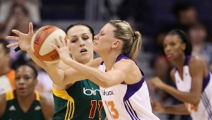 Ewelina Kobryn (zielona koszulka)