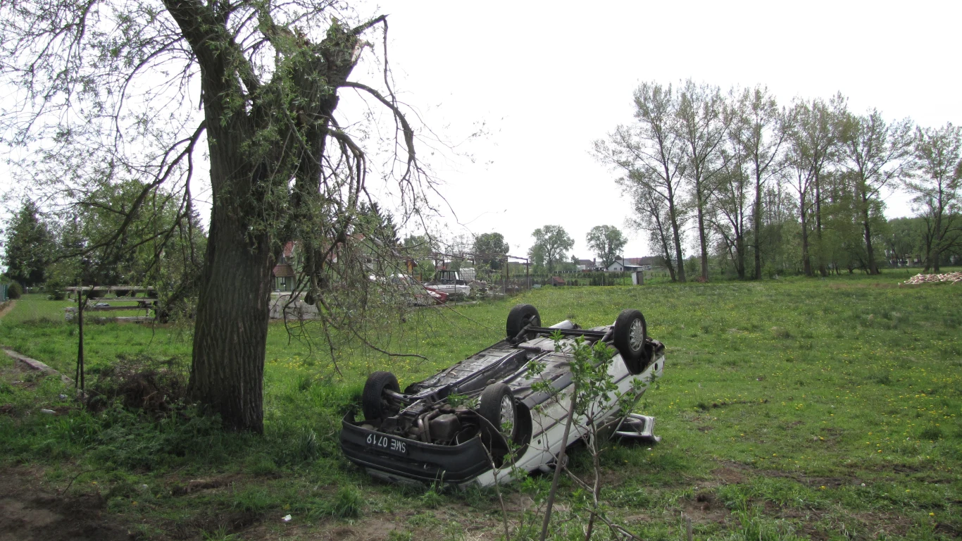 Samochód runął na dół