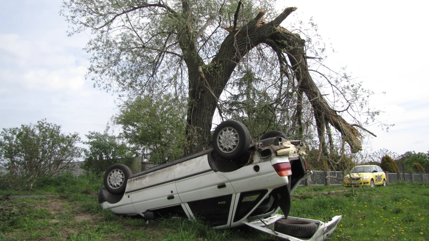 Samochód runął na dół