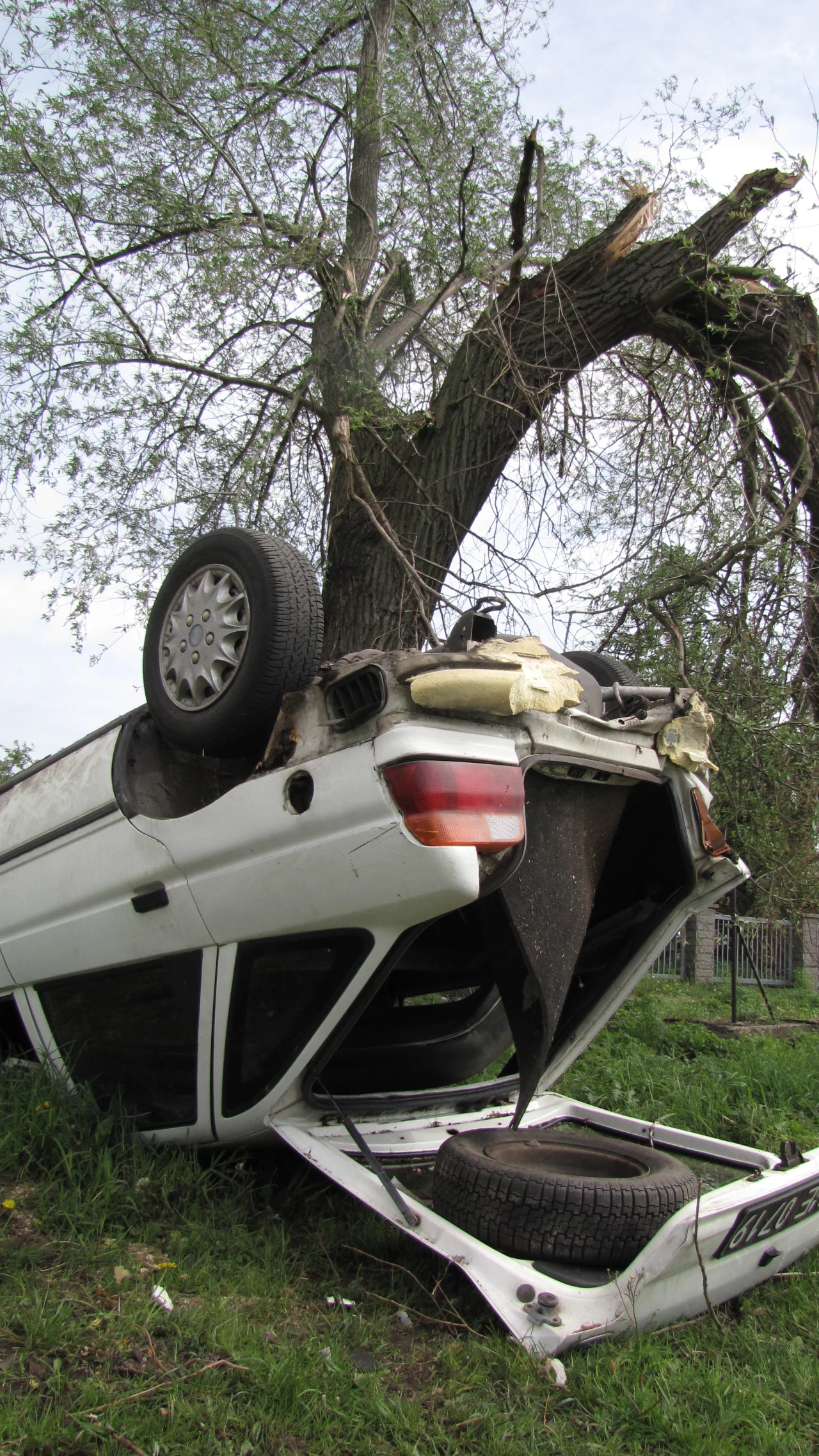 Samochód runął na dół