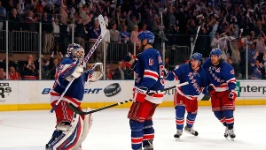 Radość zawodników NY Rangers, pierwszy z lewej Henrik Lundqvist