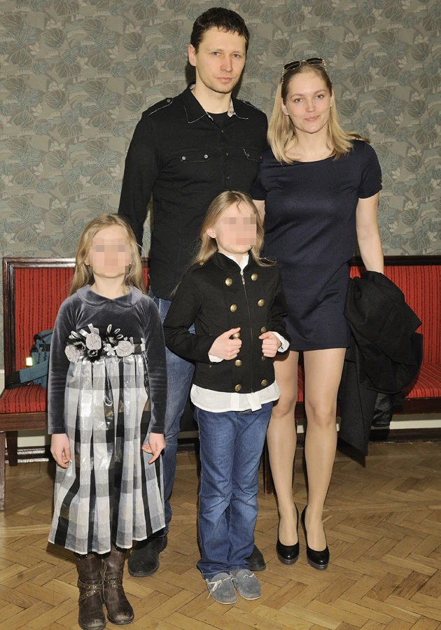 Dominika Figurska i Michał Chorosiński z córkami