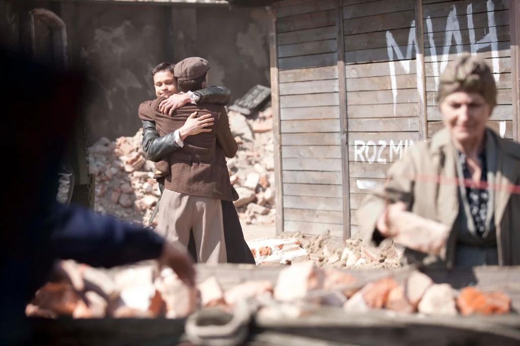 Plan zdjęciowy "Czasu honoru" na terenie dawnej Wytwórni Wódek Koneser w Warszawie Plan zdjęciowy "Czasu honoru" na terenie dawnej Wytwórni Wódek Koneser w Warszawie