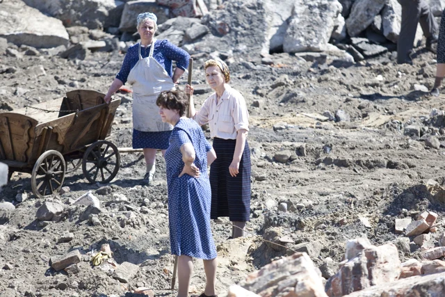 Plan zdjęciowy "Czasu honoru" na terenie dawnej Wytwórni Wódek Koneser w Warszawie