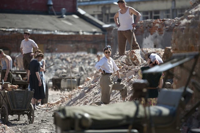 Plan zdjęciowy "Czasu honoru" na terenie dawnej Wytwórni Wódek Koneser w Warszawie Plan zdjęciowy "Czasu honoru" na terenie dawnej Wytwórni Wódek Koneser w Warszawie