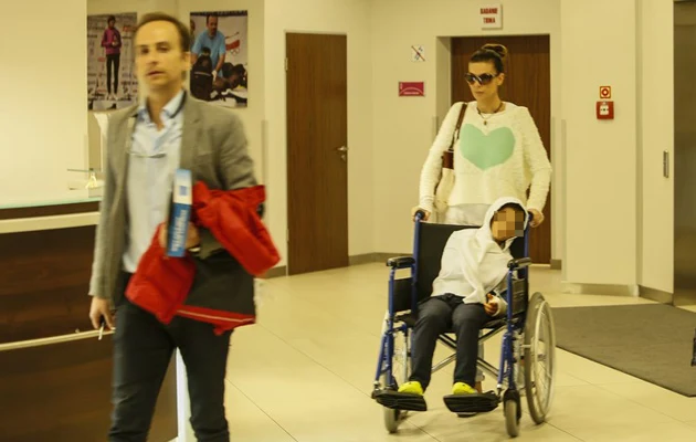 "Edyta pojawiła się w szpitalu w otoczeniu paparazzi na godzinę przed planowaną operacją” - twierdzi Dariusz Krupa.