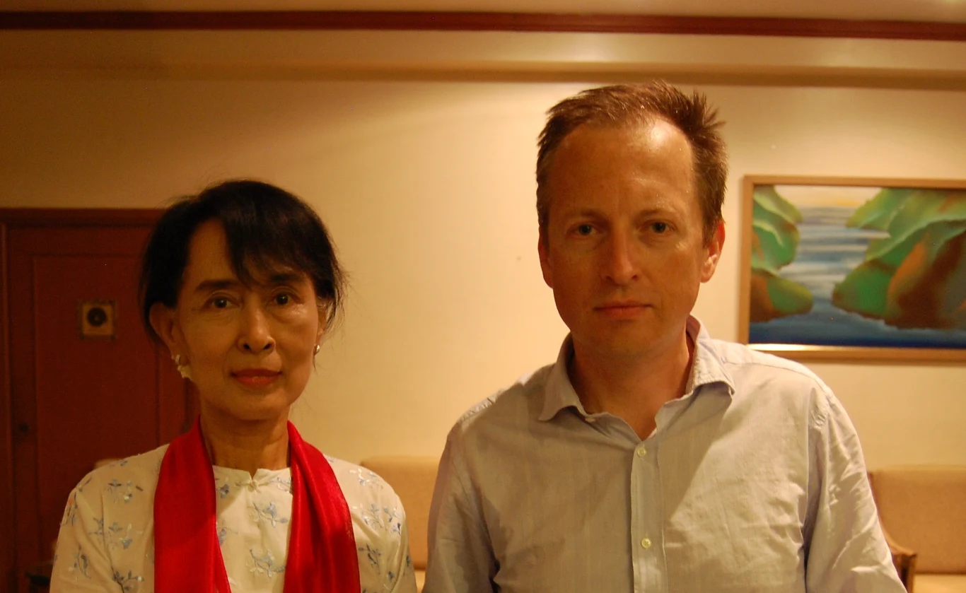 Aung San Suu Kyi w trakcie spotkania z Konradem Piaseckim