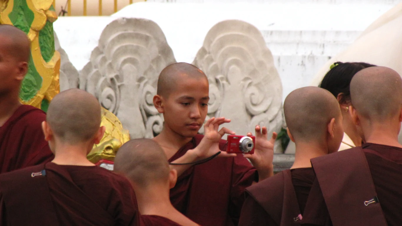 Codzienność na ulicach stolicy Birmy, Rangunu
