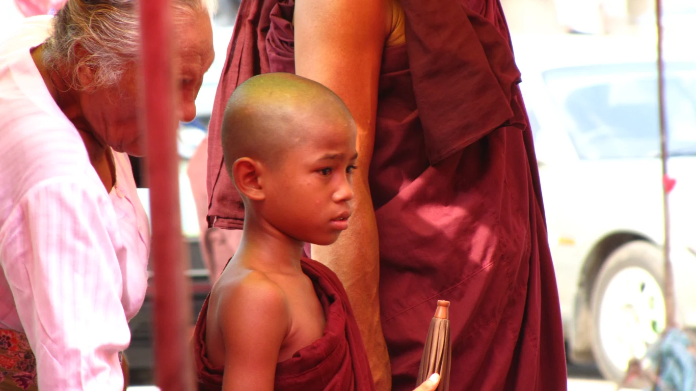 Codzienność na ulicach stolicy Birmy, Rangunu