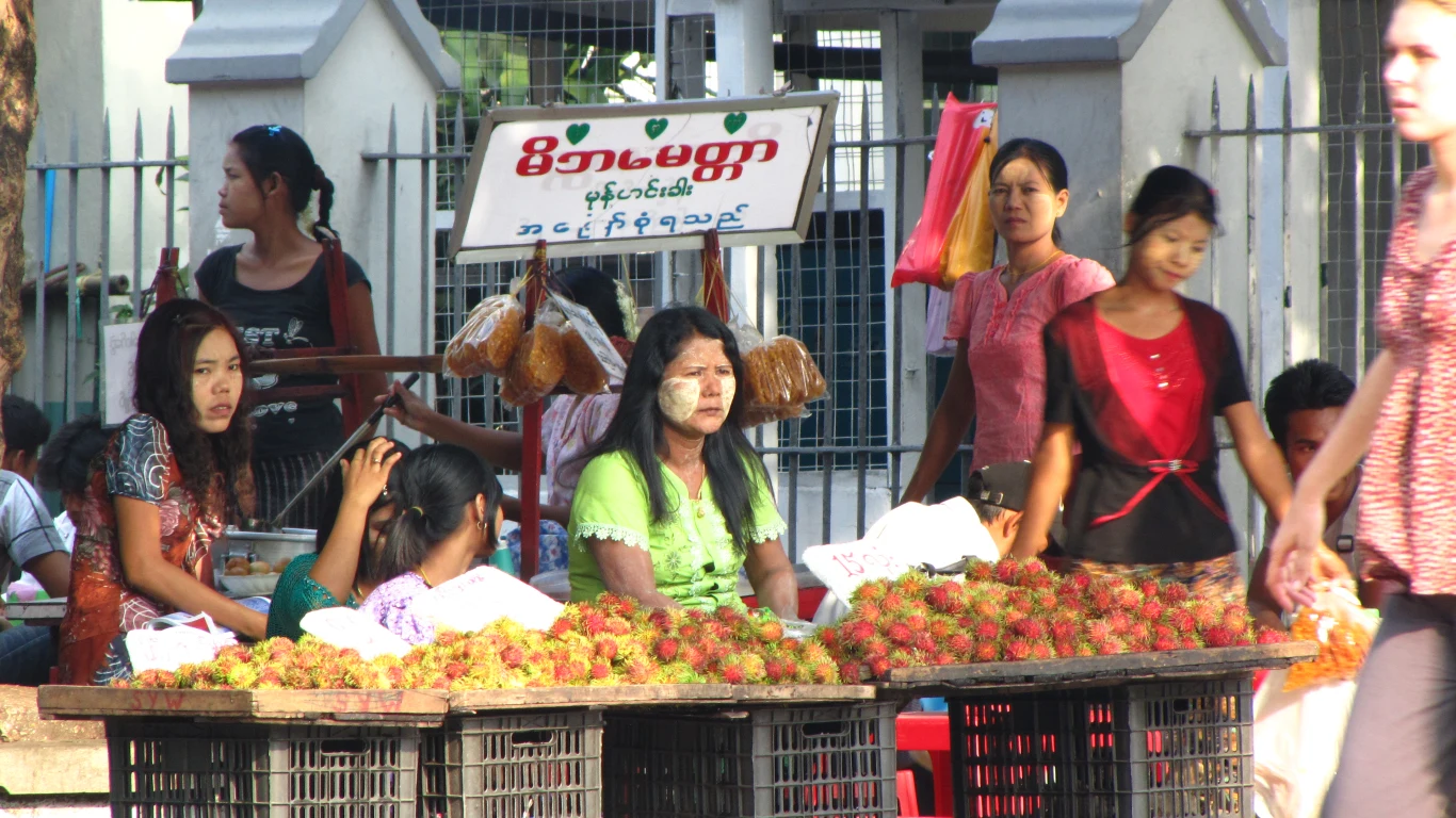 Codzienność na ulicach stolicy Birmy, Rangunu