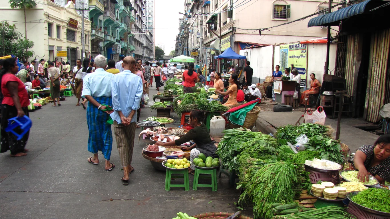 Codzienność na ulicach stolicy Birmy, Rangunu