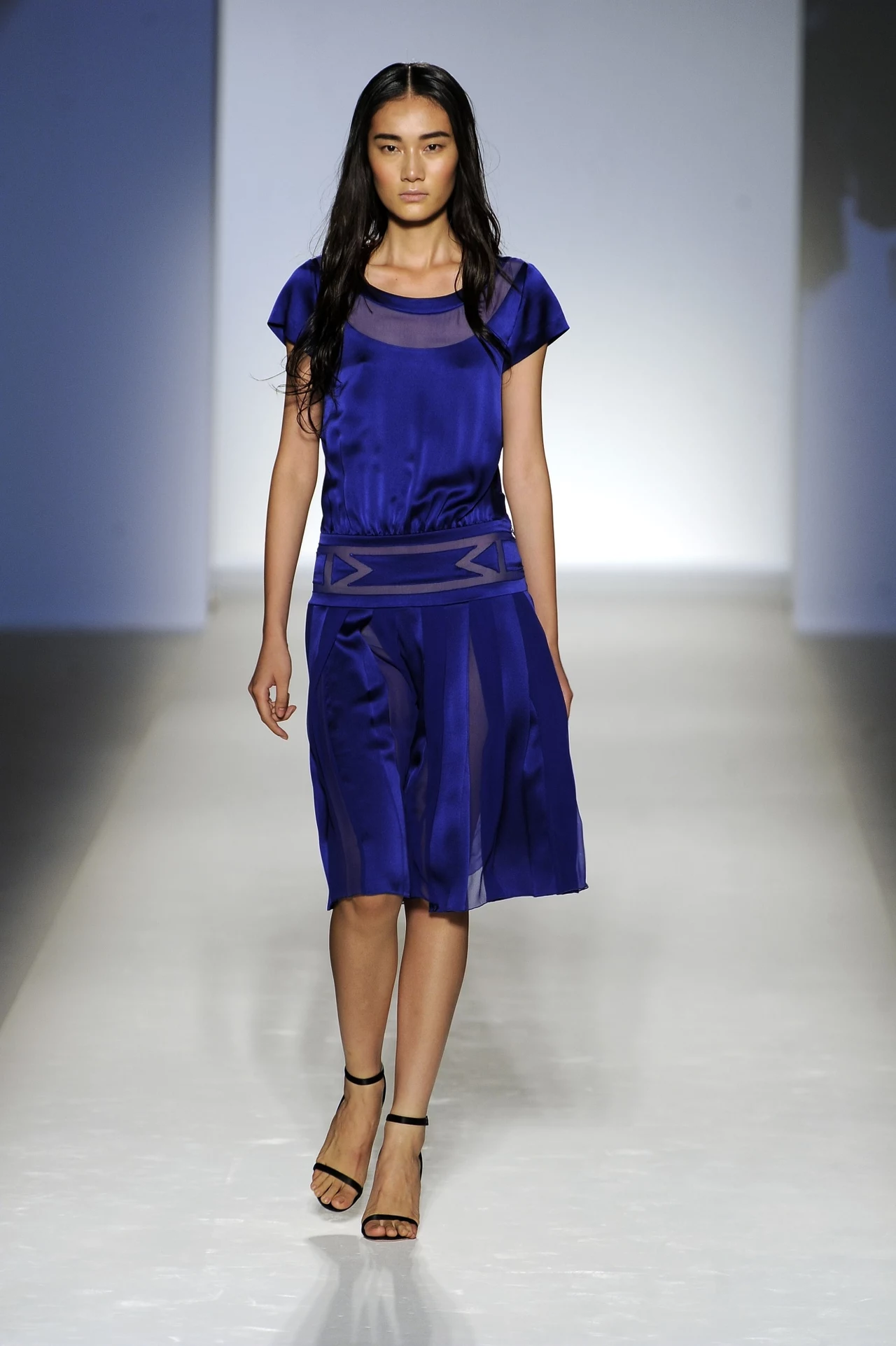 Albertta Ferretti - moda w kolorze chabrowym Albertta Ferretti - moda w kolorze chabrowym
