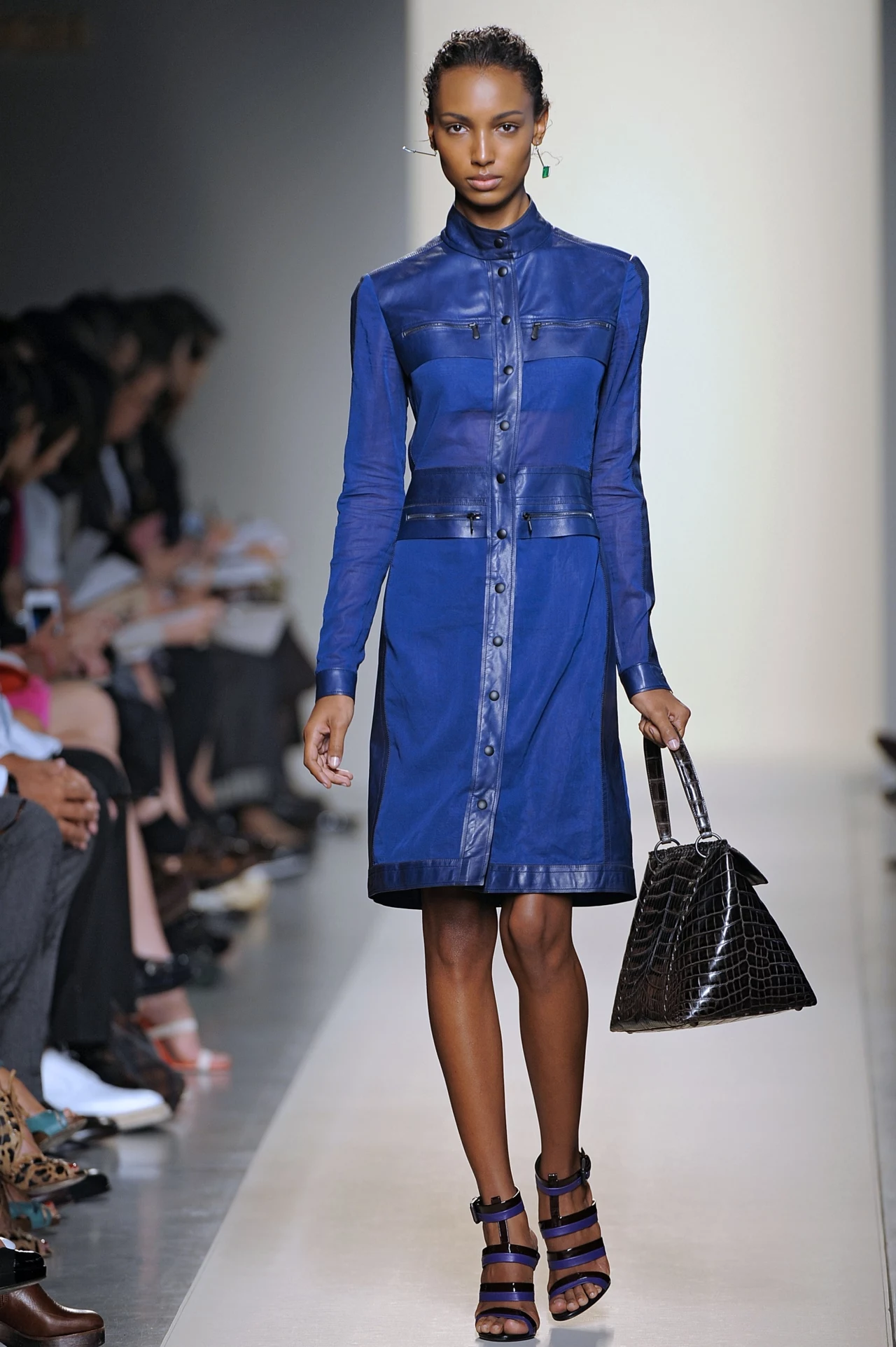 Bottega Veneta - moda w kolorze chabrowym Bottega Veneta - moda w kolorze chabrowym