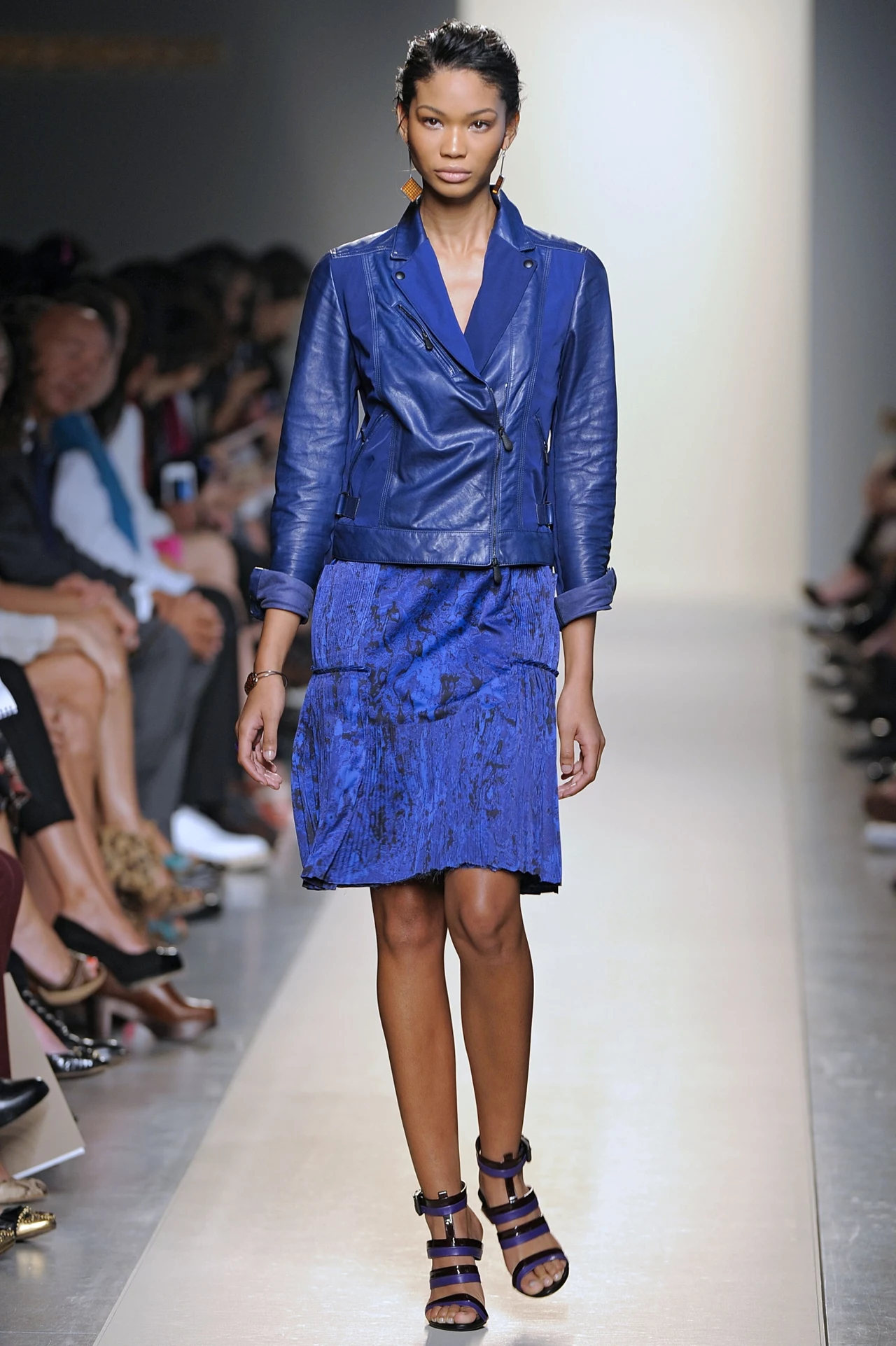 Bottega Veneta - moda w kolorze chabrowym Bottega Veneta - moda w kolorze chabrowym