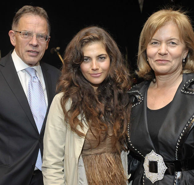 Rodzice wspierają Weronikę - ale emocjonalnie, nie finansowo... Rodzice wspierają Weronikę - ale emocjonalnie, nie finansowo...