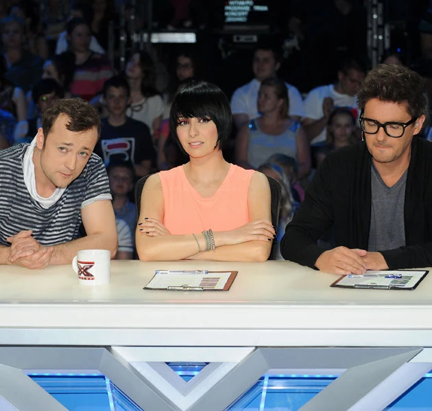 Czesław z pozostałymi członkami jurorskiego trio z programu "X Factor": Tatianą Okupnik i Kubą Wojewódzkim Czesław z pozostałymi członkami jurorskiego trio z programu "X Factor": Tatianą Okupnik i Kubą Wojewódzkim