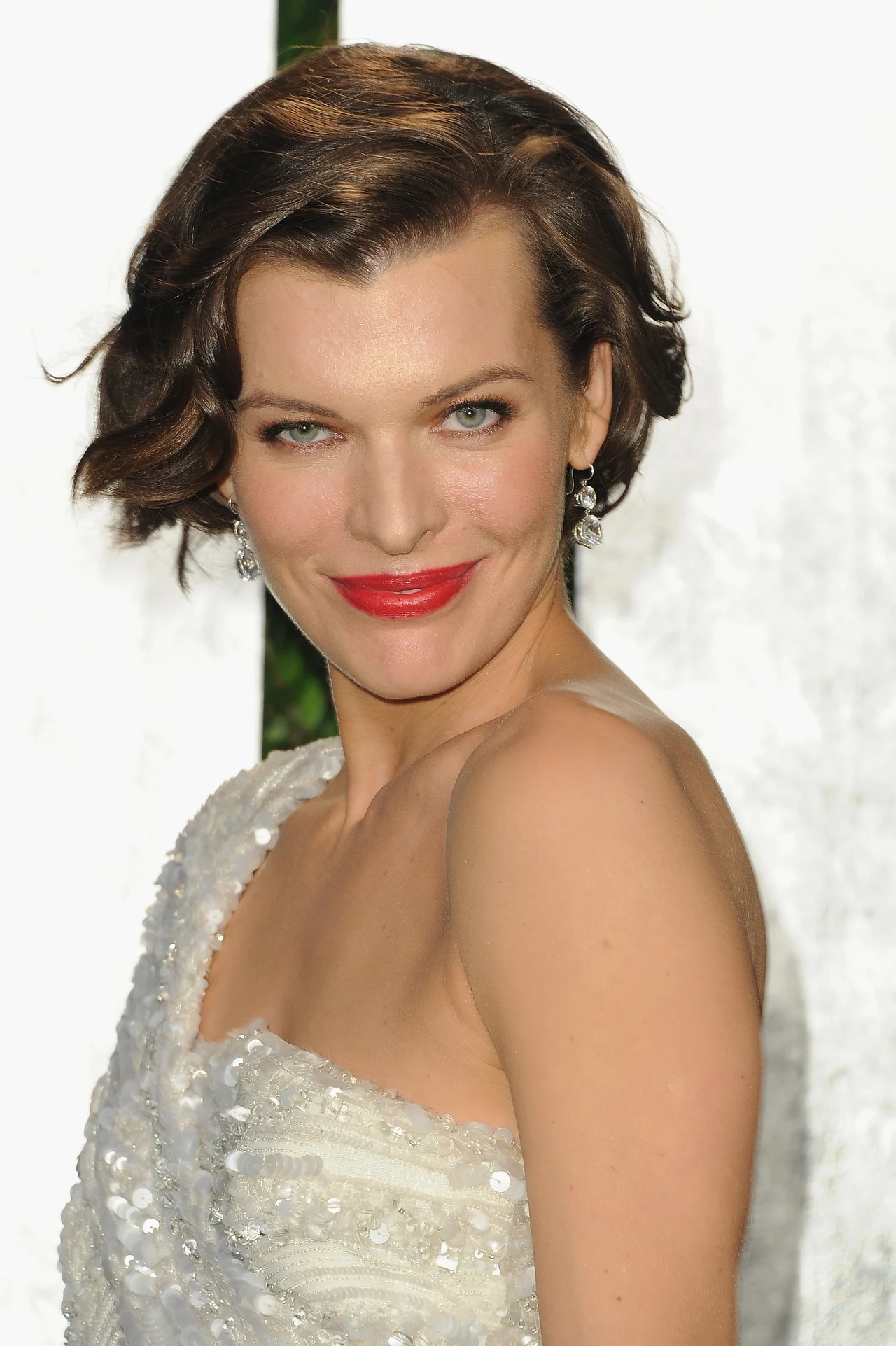 9. miejsce w zestawieniu zajmuje pochodząca z Ukrainy Milla Jovovich. Jej majątek szacowany jest na 23 miliony funtów. 9. miejsce w zestawieniu zajmuje pochodząca z Ukrainy Milla Jovovich. Jej majątek szacowany jest na 23 miliony funtów.