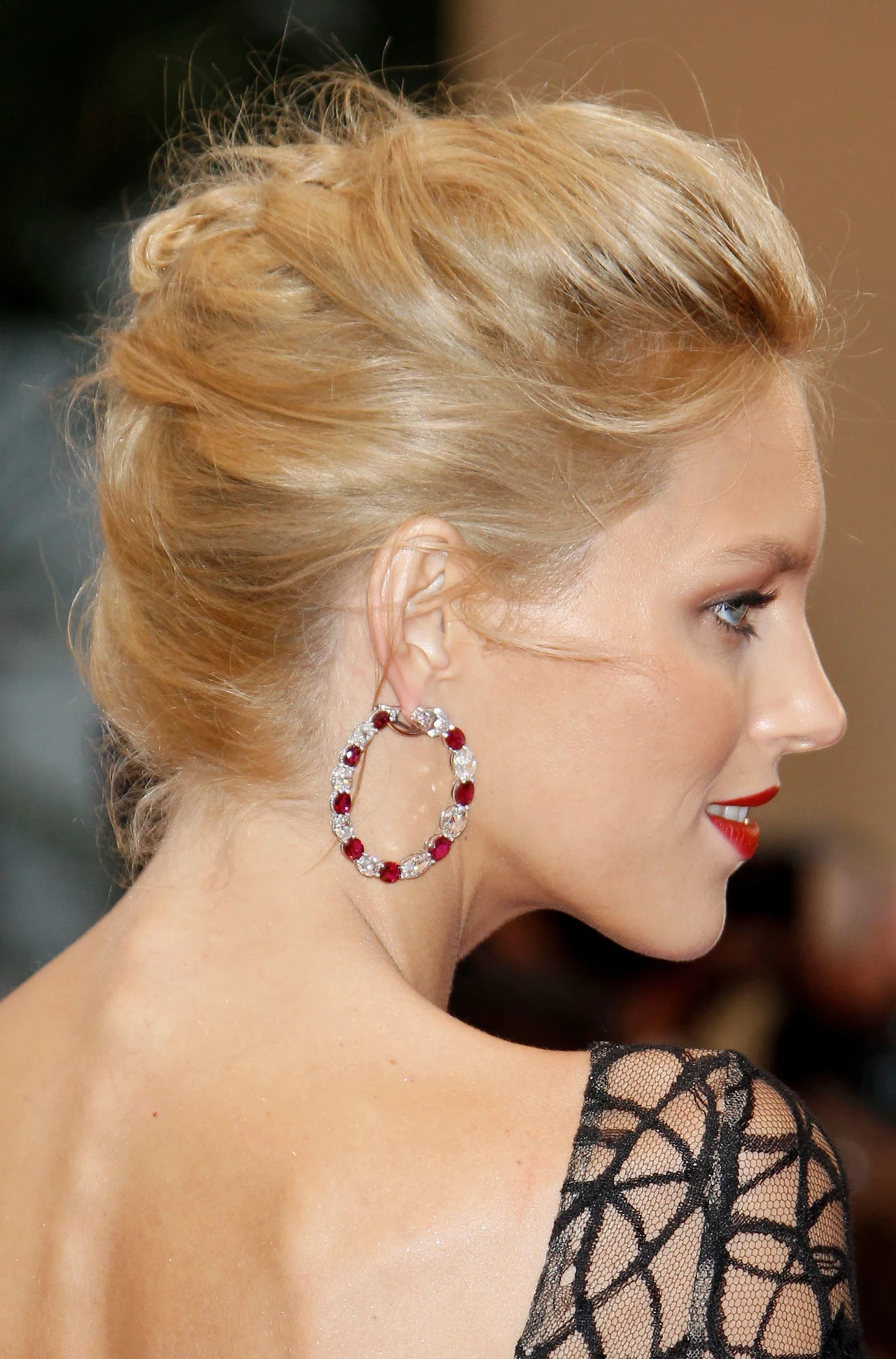 Anja Rubik wystąpiła w bardzo eleganckiej sukni projektu Elie Saaba Anja Rubik wystąpiła w bardzo eleganckiej sukni projektu Elie Saaba