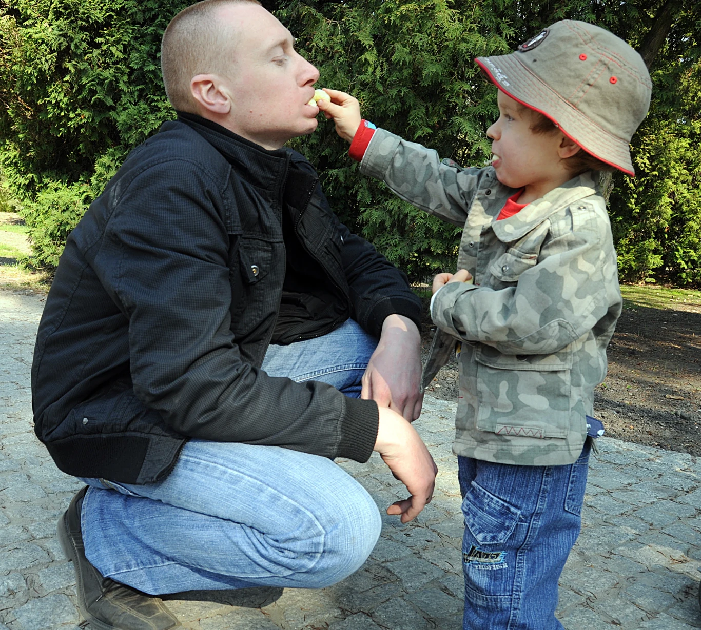 Tatko, tatko dam Ci jeść! :) Tatko, tatko dam Ci jeść! :)