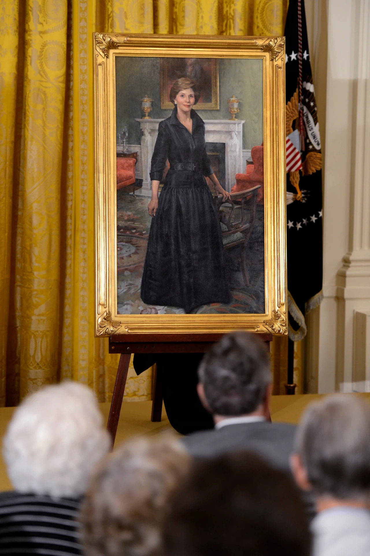 Obraz Laury Bush odsłonięty w czasie uroczystości