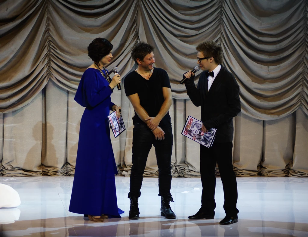 Gala finałowa Off Fashion. Na zdjęciu prowadzący Elżbieta Dziewięcka-Mąkosa i Mateusz Szymkowiak z gwiazdą wieczoru Andrzejem Piasecznym Gala finałowa Off Fashion. Na zdjęciu prowadzący Elżbieta Dziewięcka-Mąkosa i Mateusz Szymkowiak z gwiazdą wieczoru Andrzejem Piasecznym
