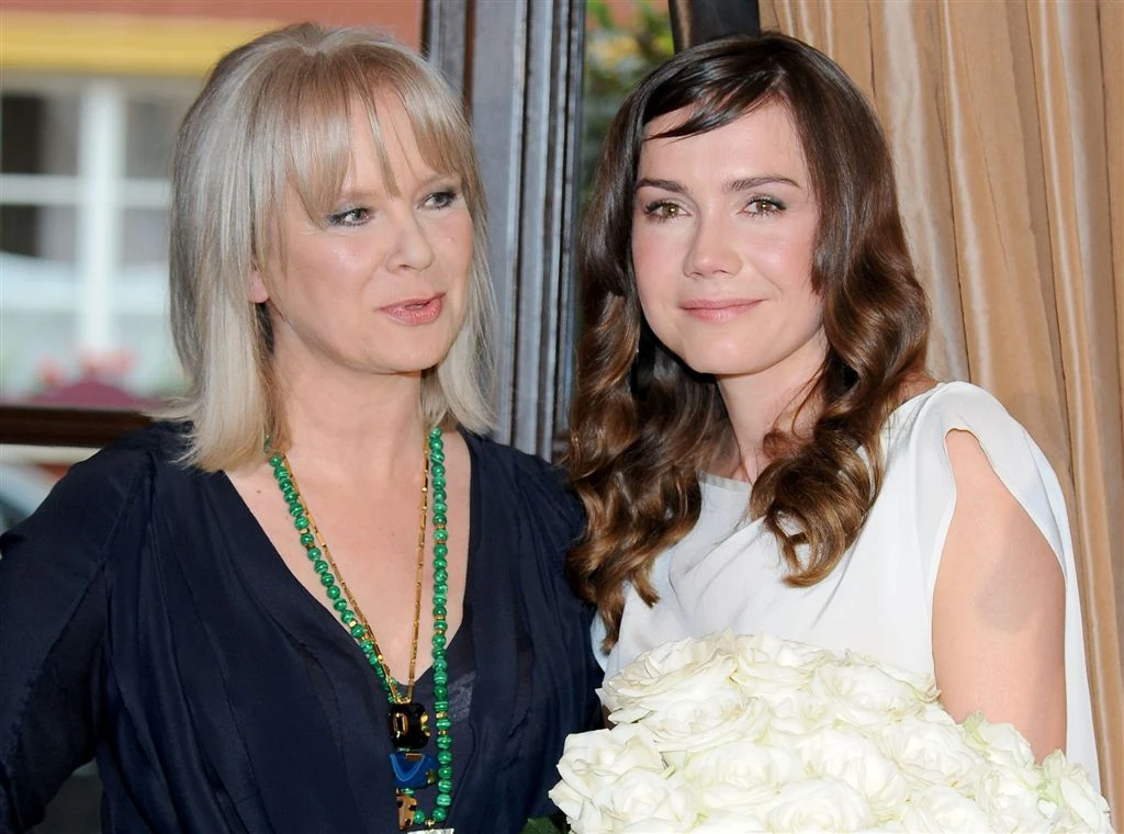 Olga Bołądź dołączyła niedawno do grona dawców szpiku, wcieliła się też w Agatę Mróz w filmie „Nad życie”. Członkowie Kapituły „Życzenia Agaty” nie mieli wątpliwości, że w tym roku to właśnie Olga najbardziej zasłużyła na wyróżnienie! Olga Bołądź dołączyła niedawno do grona dawców szpiku, wcieliła się też w Agatę Mróz w filmie „Nad życie”. Członkowie Kapituły „Życzenia Agaty” nie mieli wątpliwości, że w tym roku to właśnie Olga najbardziej zasłużyła na wyróżnienie!