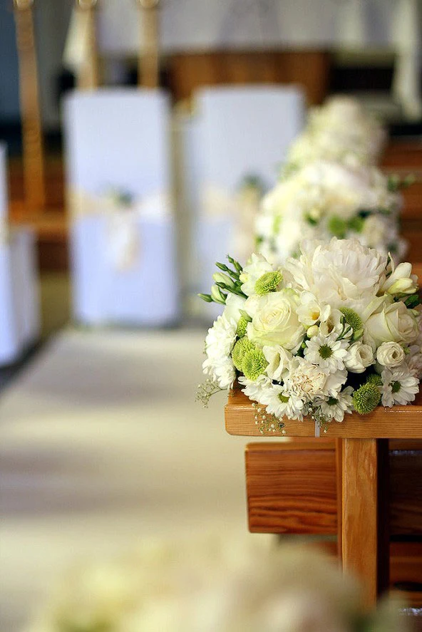 Dekoracje ślubne kościoła zależą od upodobań młodej pary