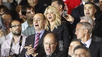 Shakira na trybunach w czasie meczu Barcelona - Bilbao w maju 2012