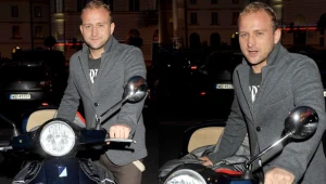 Borys Szyc stracił prawo jazdy cztery lata temu po tym, jak policja zatrzymała, gdy kierował swoim samochodem będąc pod wpływem alkoholu. Teraz po stolicy porusza się skuterem