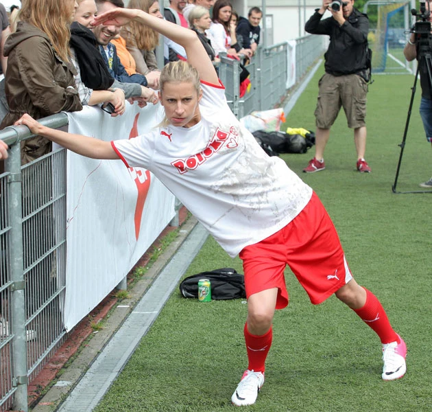 Magda Schejbal jest gotowa na wszystko, byle tylko zrobiono jej zdjęcia Magda Schejbal jest gotowa na wszystko, byle tylko zrobiono jej zdjęcia