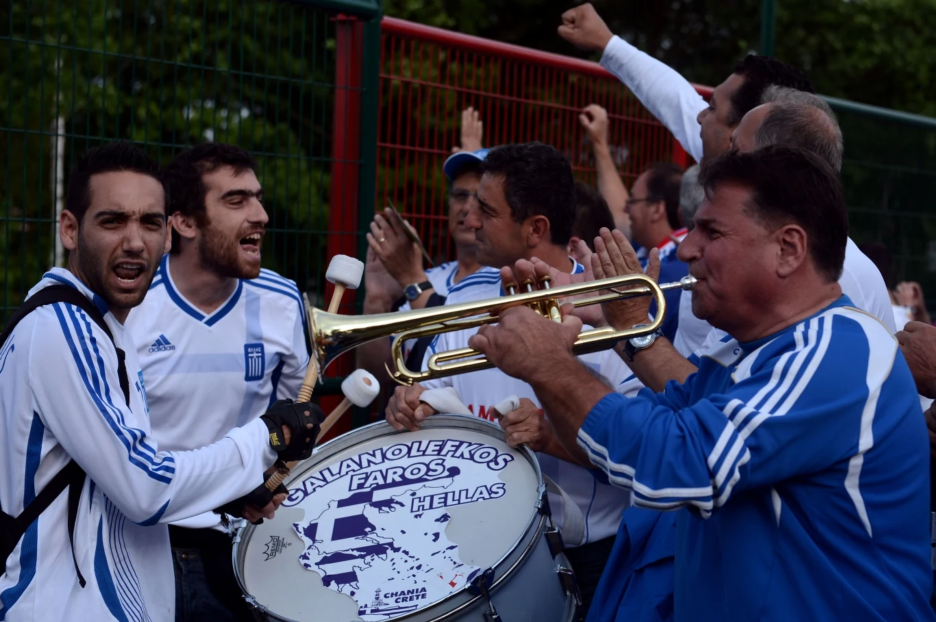 Kibice greccy wspierają swoją drużynę nawet podczas treningów w Legionowie