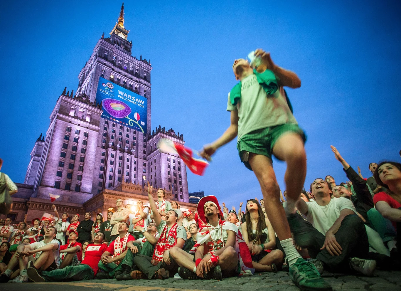 W centrum Warszawy fiesta trwa niemal całą dobę