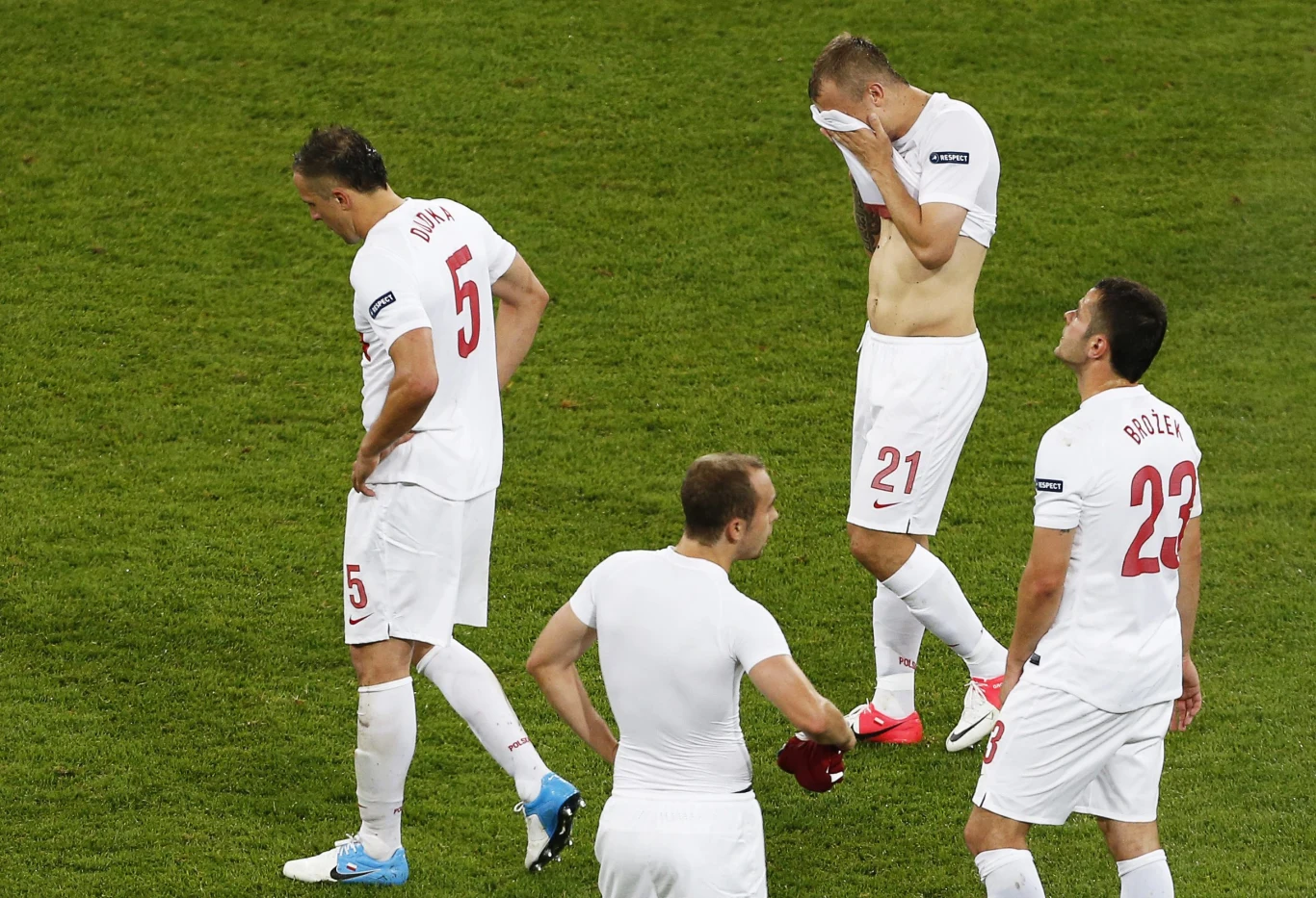 Polscy piłkarze po zakończeniu meczu z Czechami Polscy piłkarze po zakończeniu meczu z Czechami