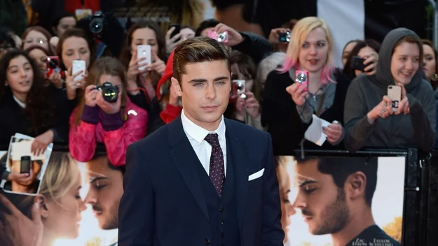 Niegdyś słodka gwiazdka disneyowskich filmów przeobraziła się w atrakcyjnego faceta. 24-letni Zac Efron na czerwonym dywanie prezentuje się naprawdę nieźle.