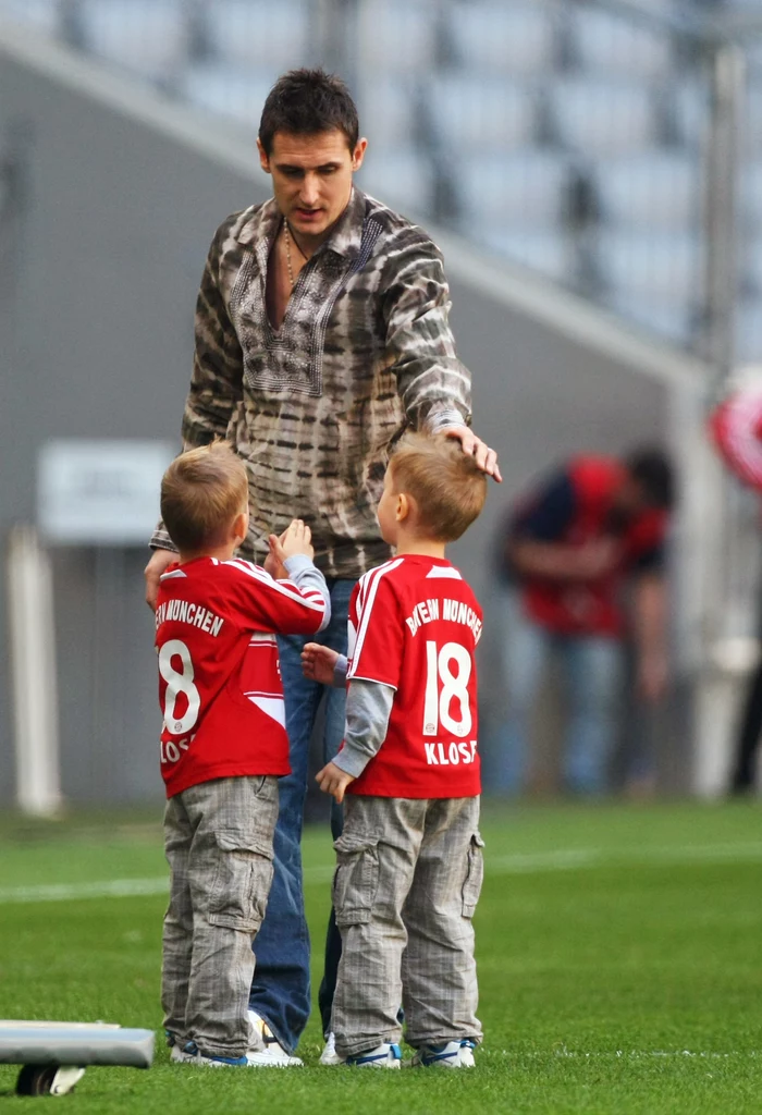 Ojcem bliźniaków, Luana i Noaha, jest Miroslav Klose, napastnik reprezentacji Niemiec