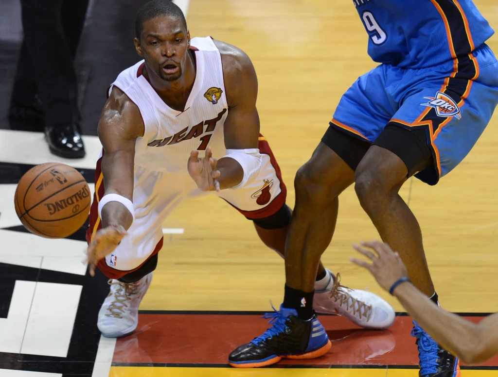 Koszykarze Miami Heat sięgnęli po mistrzostwo NBA pokonując w finale Oklahoma City Thunder 4-1. Koszykarze Miami Heat sięgnęli po mistrzostwo NBA pokonując w finale Oklahoma City Thunder 4-1.