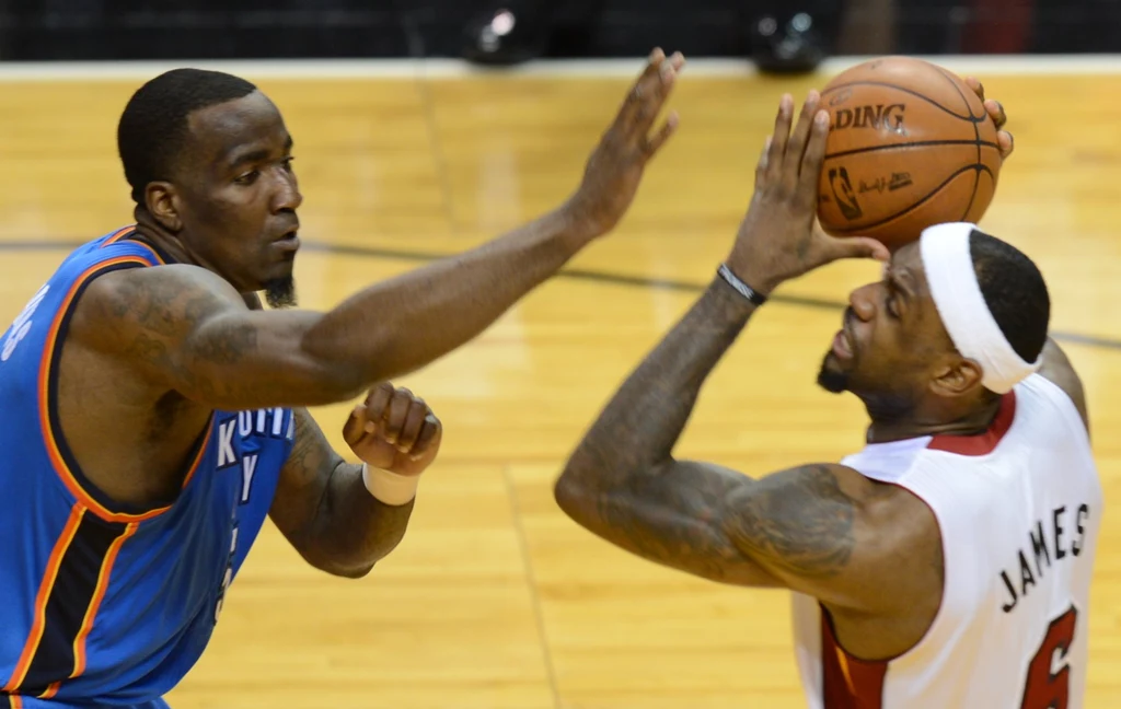Koszykarze Miami Heat sięgnęli po mistrzostwo NBA pokonując w finale Oklahoma City Thunder 4-1. Koszykarze Miami Heat sięgnęli po mistrzostwo NBA pokonując w finale Oklahoma City Thunder 4-1.
