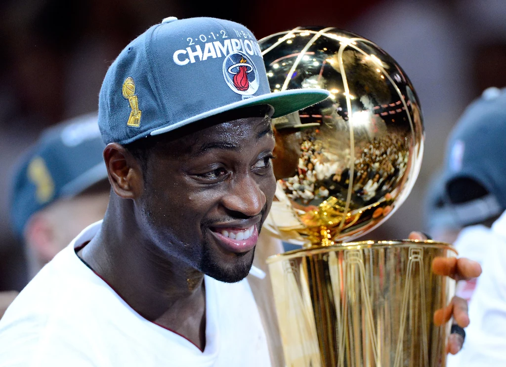 Koszykarze Miami Heat sięgnęli po mistrzostwo NBA pokonując w finale Oklahoma City Thunder 4-1. Koszykarze Miami Heat sięgnęli po mistrzostwo NBA pokonując w finale Oklahoma City Thunder 4-1.