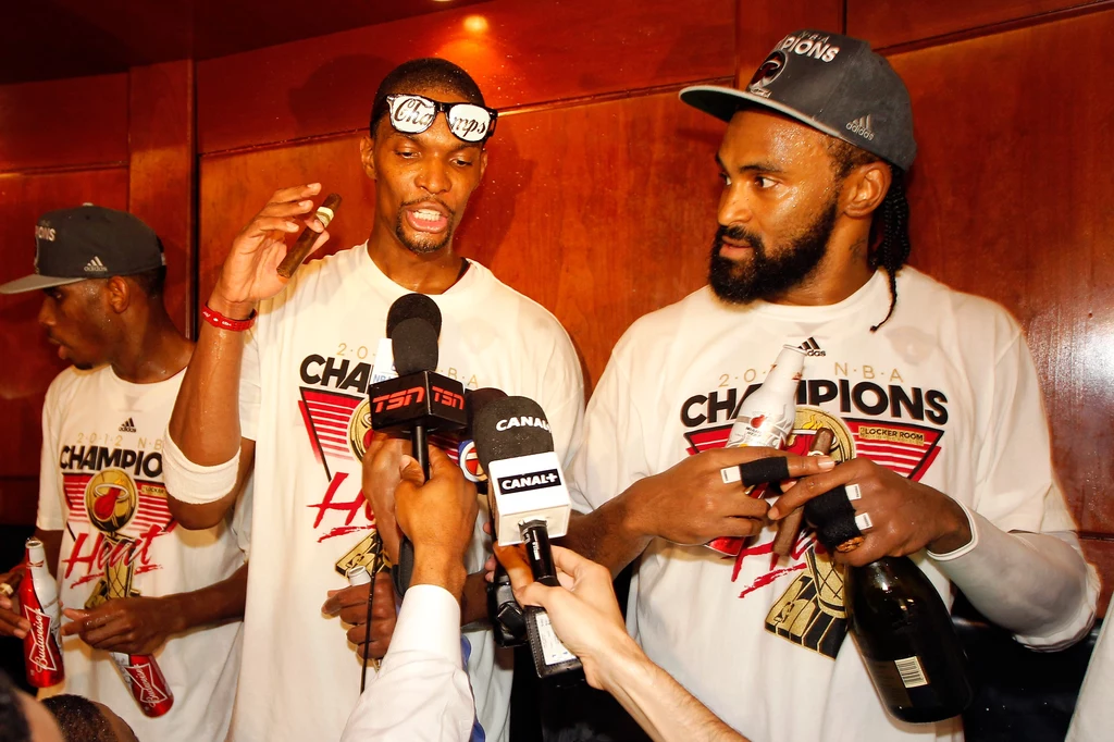Koszykarze Miami Heat sięgnęli po mistrzostwo NBA pokonując w finale Oklahoma City Thunder 4-1. Koszykarze Miami Heat sięgnęli po mistrzostwo NBA pokonując w finale Oklahoma City Thunder 4-1.