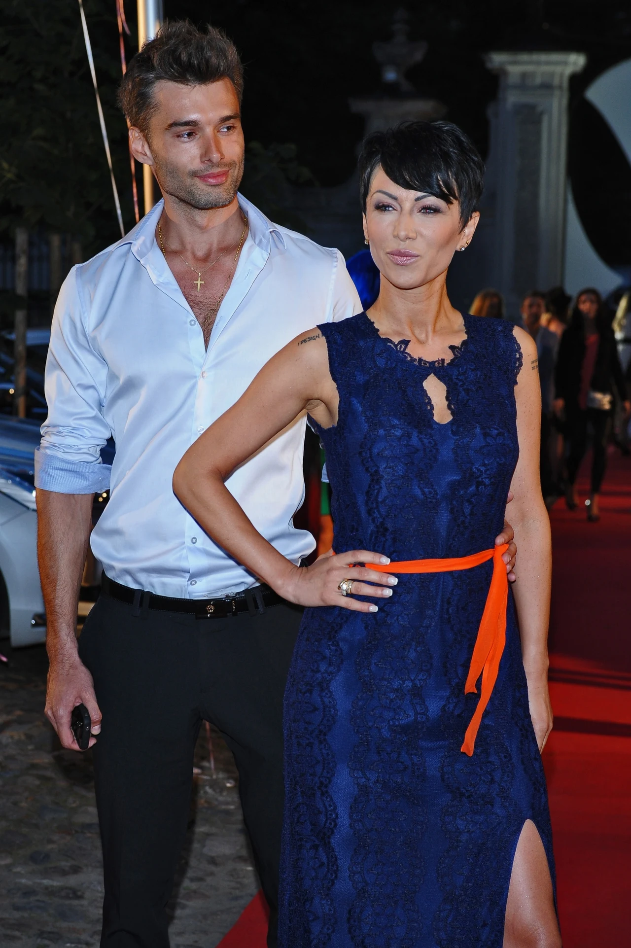 Paulla Ignasiak pojawiła się na jednej ze stołecznych imprez ze swoim mężem Rafałem Wojtysiakiem. Piosenkarka zmaga się z guzami na jelitach [czytaj i oglądaj dalej].