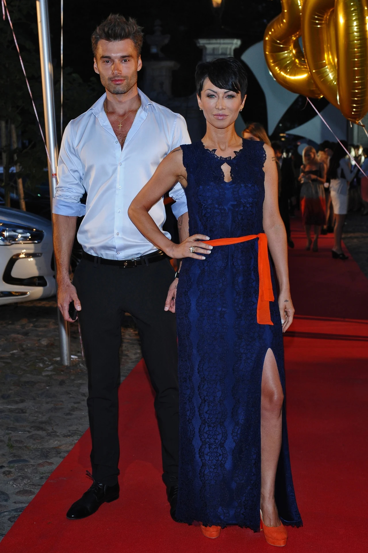 "Nowotwór okrężnicy długo nie daje żadnych objawów, a kiedy się pojawiają, to jest już ostatnie stadium... Ale wykryty wcześniej jest wyleczalny. Zabiegi i operacje nie należą do przyjemności, jednak przyjmuję je jako coś koniecznego..." - mówiła Paulla w jednym z wywiadów [czytaj i oglądaj dalej].