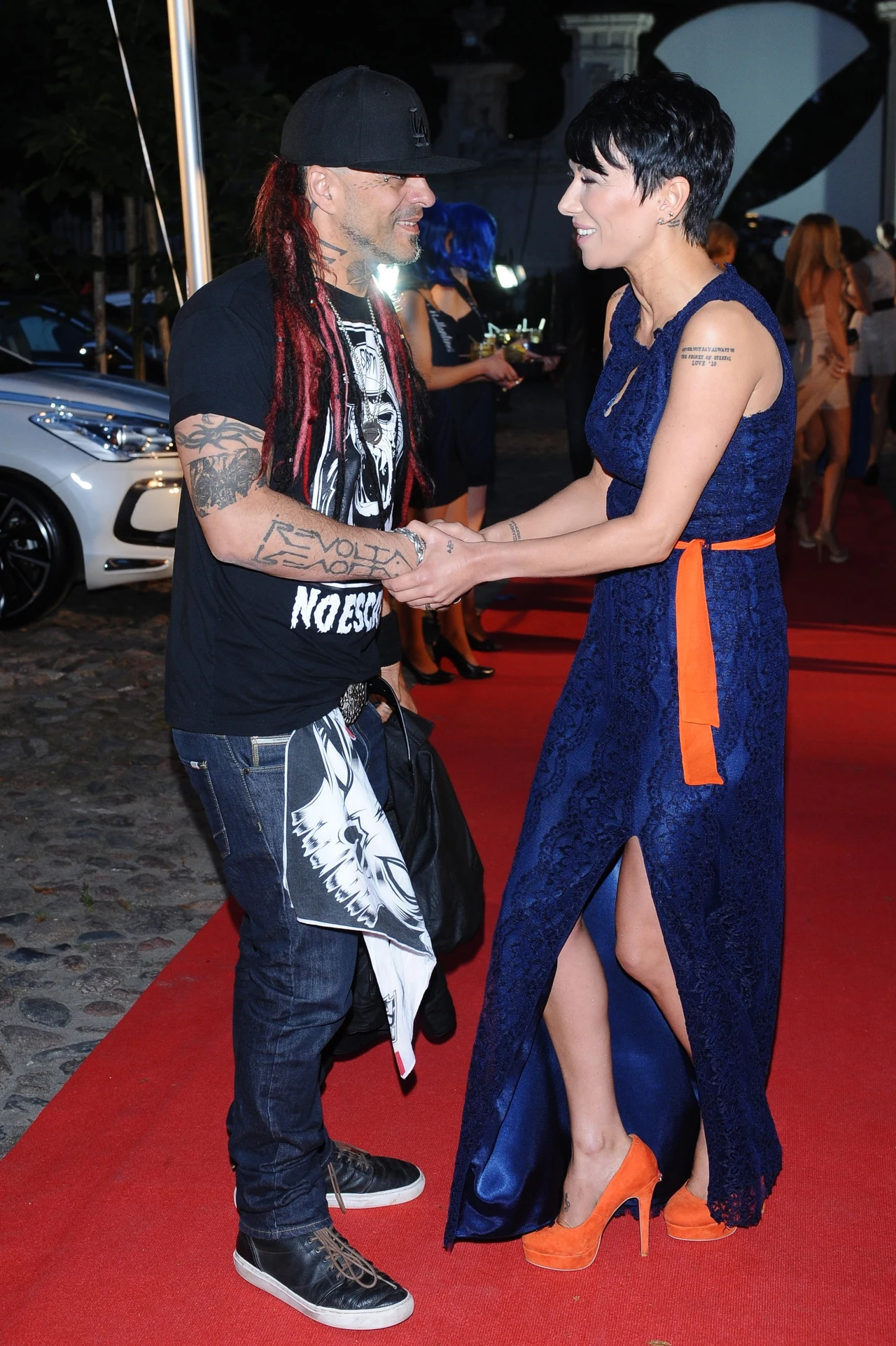 Nie wszyscy jednak są życzliwi wokalistce. Maciej Durczok, partner i menedżer Ani Wyszkoni, twierdzi, że Paulla próbuje wylansować się na chorobie i "akcja służy przypomnieniu artystki, o której od dawna jest cicho".
"Być może ona szykuje nową płytę. Nie wiem, czy wyznanie Paulli pomoże innym chorym kobietom, ale na pewno nie zaszkodzi jej karierze" - stwierdził na łamach "Twojego Imperium". Nie wszyscy jednak są życzliwi wokalistce. Maciej Durczok, partner i menedżer Ani Wyszkoni, twierdzi, że Paulla próbuje wylansować się na chorobie i "akcja służy przypomnieniu artystki, o której od dawna jest cicho".
"Być może ona szykuje nową płytę. Nie wiem, czy wyznanie Paulli pomoże innym chorym kobietom, ale na pewno nie zaszkodzi jej karierze" - stwierdził na łamach "Twojego Imperium".