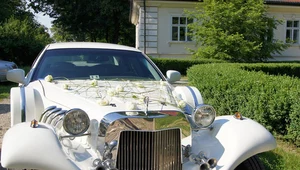 Dekoracja samochodu na ślub