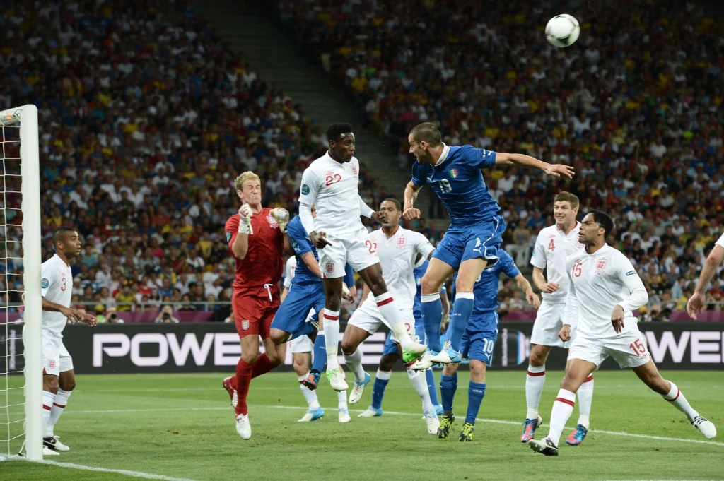 W ostanim ćwierćfinałowym meczu Euro Włosi pokonali w rzutach karnych Anglików i awansowali do półfinału, w którym zagrają z Niemcami. W ostanim ćwierćfinałowym meczu Euro Włosi pokonali w rzutach karnych Anglików i awansowali do półfinału, w którym zagrają z Niemcami.