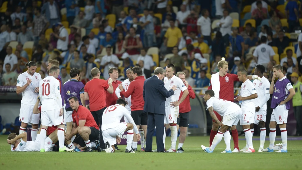 W ostanim ćwierćfinałowym meczu Euro Włosi pokonali w rzutach karnych Anglików i awansowali do półfinału, w którym zagrają z Niemcami. W ostanim ćwierćfinałowym meczu Euro Włosi pokonali w rzutach karnych Anglików i awansowali do półfinału, w którym zagrają z Niemcami.