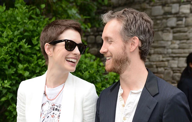 Anne Hathaway i jej narzeczony Adam Shulman Anne Hathaway i jej narzeczony Adam Shulman