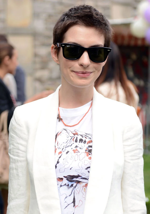 Anne zdążyła się już przyzwyczaić do nowej fryzurki. Jej narzeczony - przeciwnie Anne zdążyła się już przyzwyczaić do nowej fryzurki. Jej narzeczony - przeciwnie