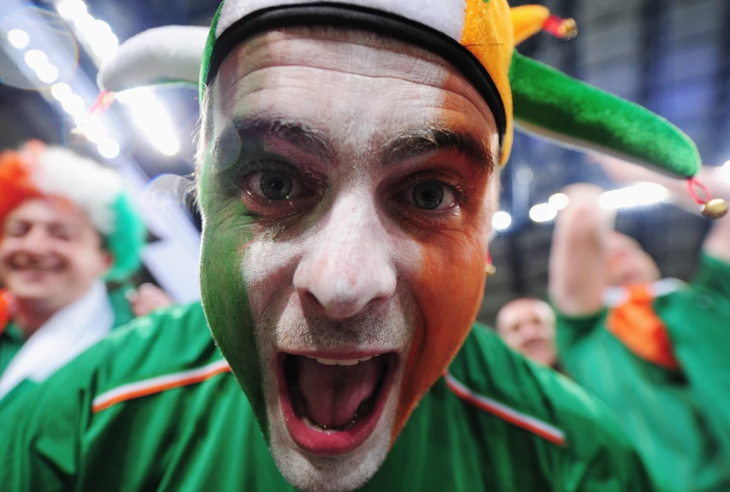 Kibicie Irlandii zasłynęli swoim pięknym śpiewem Kibicie Irlandii zasłynęli swoim pięknym śpiewem